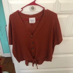 Size medium v-neck loose ribbed top rusty color